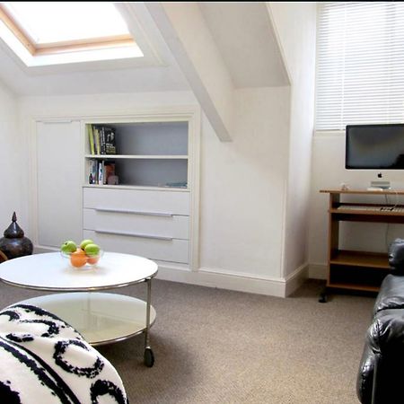 The Hideaway, Victorian Townhouse Apartment With Parking Plymouth Exterior photo