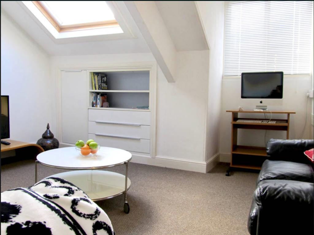 The Hideaway, Victorian Townhouse Apartment With Parking Plymouth Exterior photo